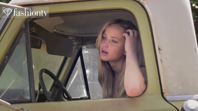 Marie_Claire_UK_28248429_5BBehind_the_Scenes5D.jpg