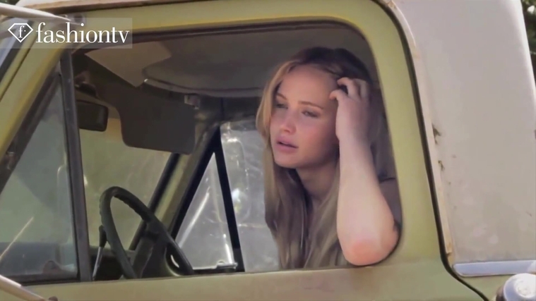 Marie_Claire_UK_28248629_5BBehind_the_Scenes5D.jpg