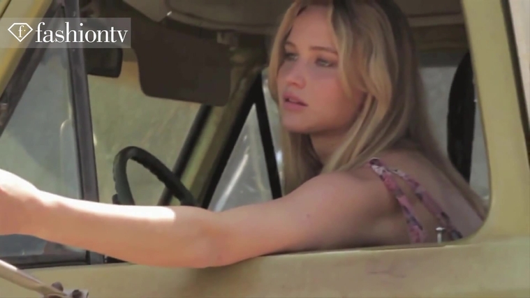 Marie_Claire_UK_28252429_5BBehind_the_Scenes5D.jpg