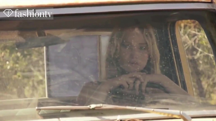 Marie_Claire_UK_28255529_5BBehind_the_Scenes5D.jpg