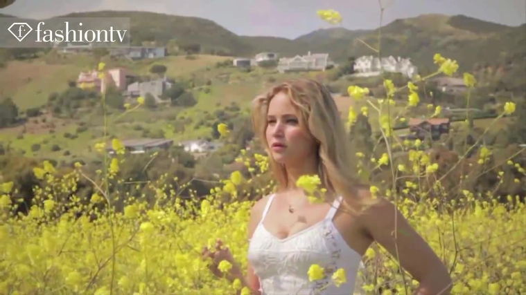 Marie_Claire_UK_28262829_5BBehind_the_Scenes5D.jpg