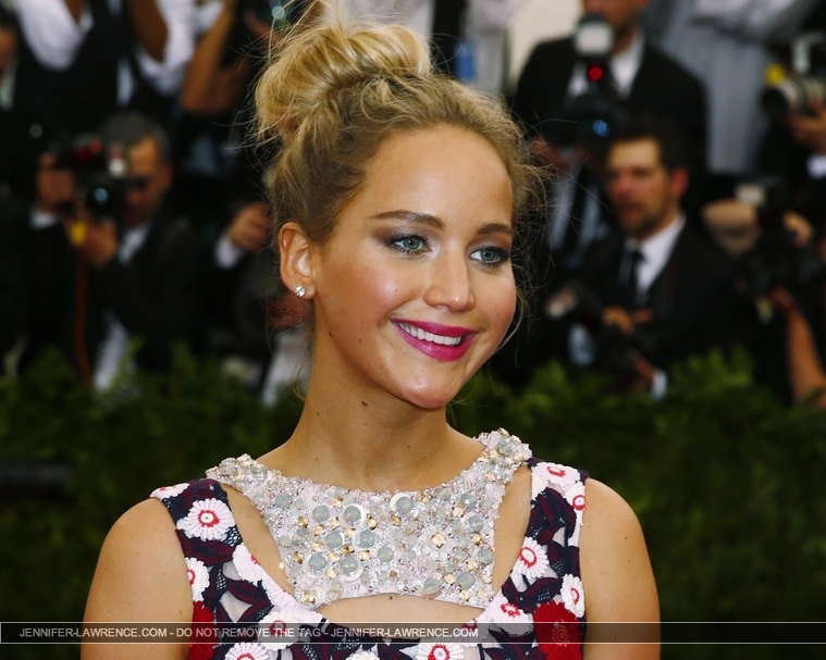 May_4_-_Met_Gala__China_Through_the_Looking_Glass__5BRed_Carpet5D_2817129.jpg