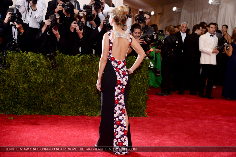 May_4_-_Met_Gala__China_Through_the_Looking_Glass__5BRed_Carpet5D_2817729.jpg