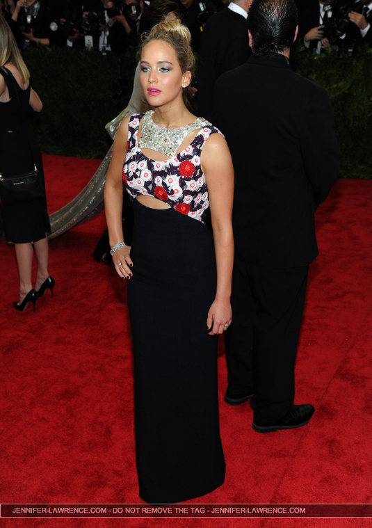 May_4_-_Met_Gala__China_Through_the_Looking_Glass__5BRed_Carpet5D_288429.jpg