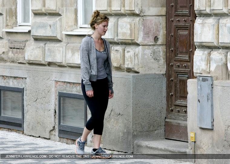 May_7_-_Jogging_around_Prague_with_her_boyfriend_Nicholas_Hoult_281329.jpg