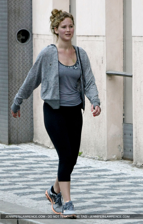 May_7_-_Jogging_around_Prague_with_her_boyfriend_Nicholas_Hoult_28429.jpg