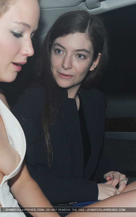 November_10_-_Leaving_the_Mockingjay_Part_1__after_party_in_London_283529.jpg