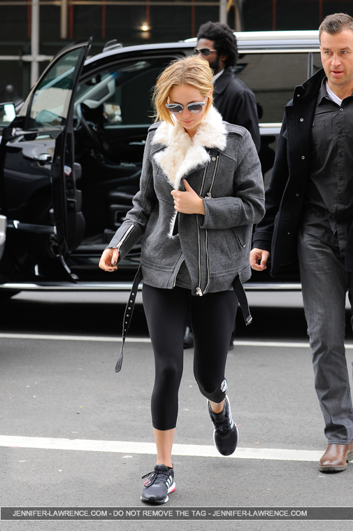 November_16_-_Arriving_at_Soul_Cycle_Gym_in_New_York_City_281529.jpg
