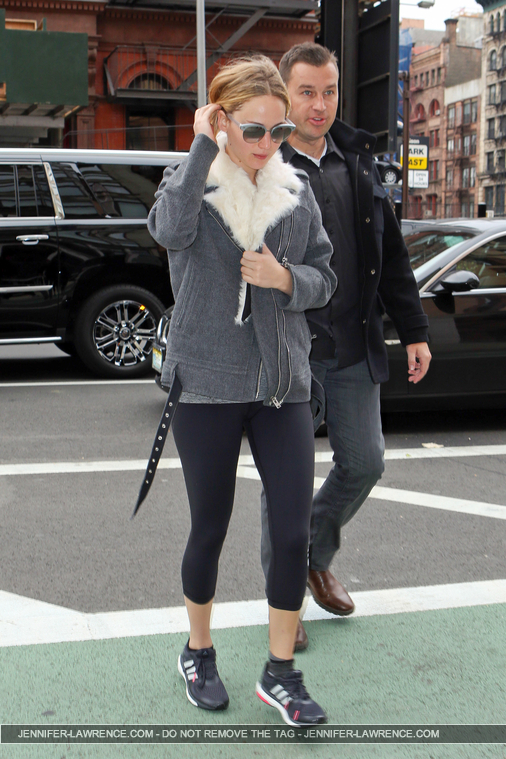 November_16_-_Arriving_at_Soul_Cycle_Gym_in_New_York_City_283329.jpg