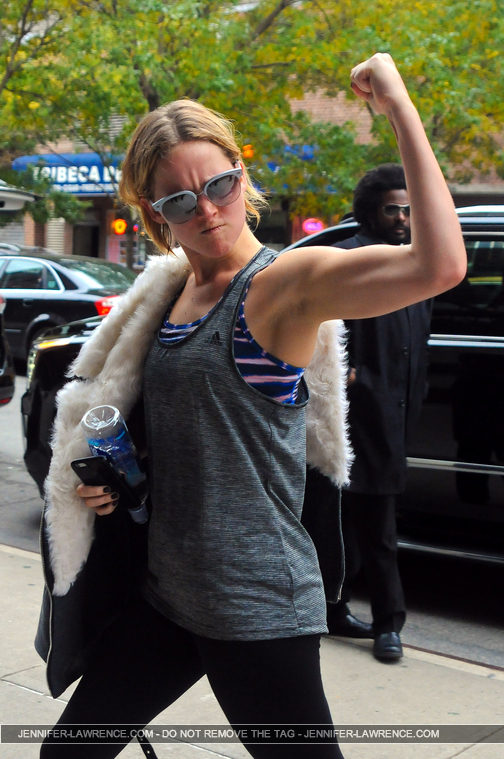 November_16_-_Arriving_back_at_her_hotel_in_New_York__281729.jpg
