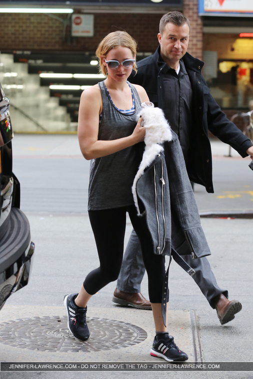 November_16_-_Arriving_back_at_her_hotel_in_New_York__282829.jpg