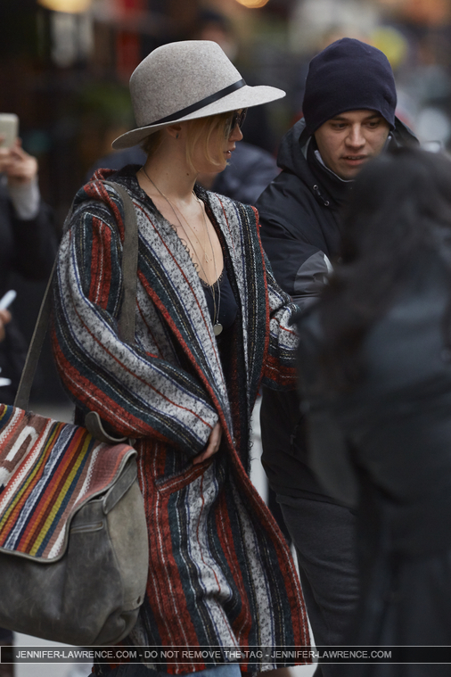 November_16_-_Leaving_her_hotel_in_New_York_2810329.jpg