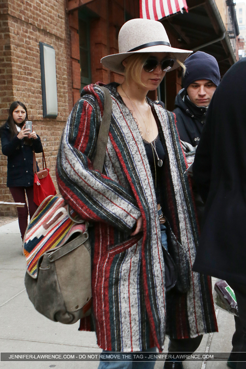 November_16_-_Leaving_her_hotel_in_New_York_281929.jpg