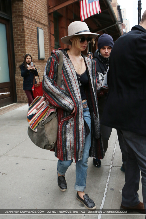 November_16_-_Leaving_her_hotel_in_New_York_282029.jpg