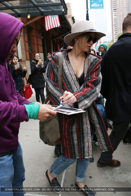 November_16_-_Leaving_her_hotel_in_New_York_282329.jpg