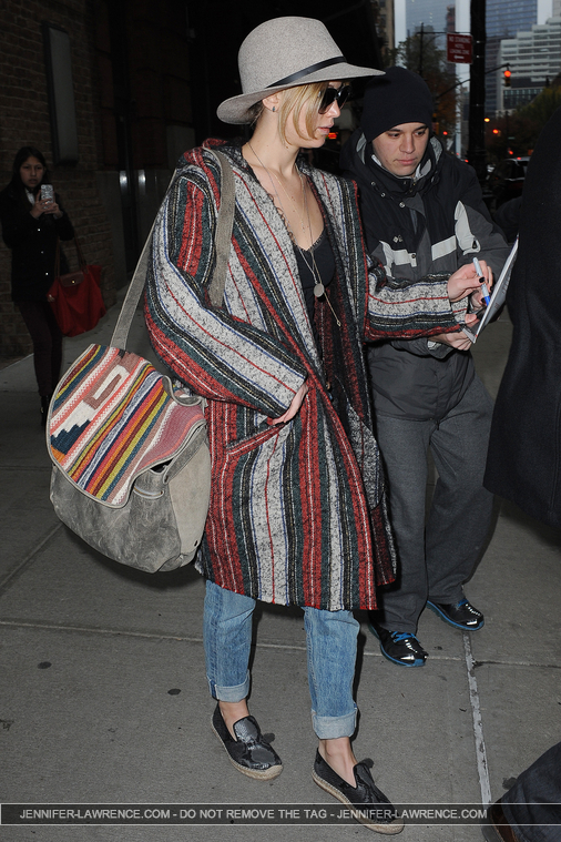 November_16_-_Leaving_her_hotel_in_New_York_286029.jpg