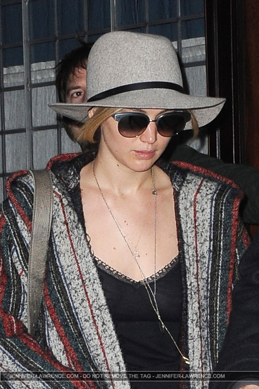 November_16_-_Leaving_her_hotel_in_New_York_286829.jpg