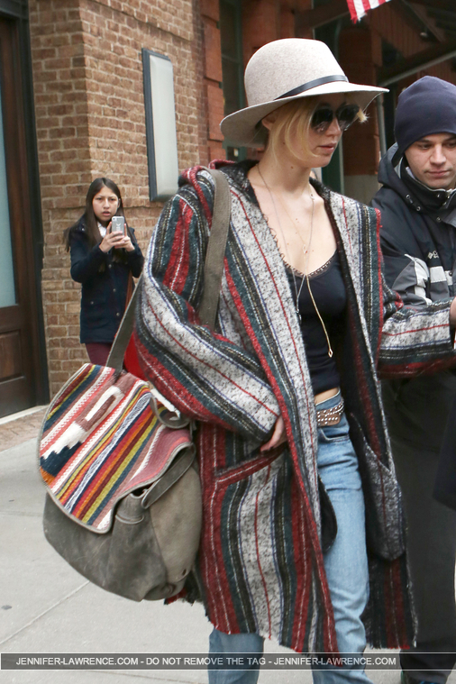 November_16_-_Leaving_her_hotel_in_New_York_28829.jpg