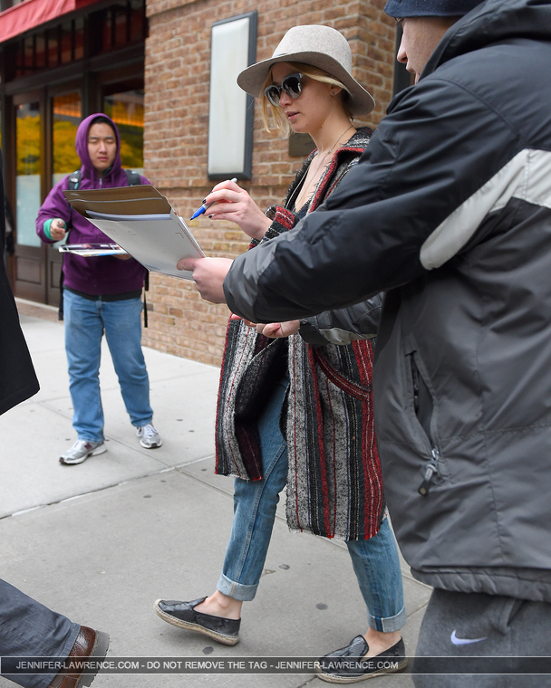 November_16_-_Leaving_her_hotel_in_New_York_289929.jpg