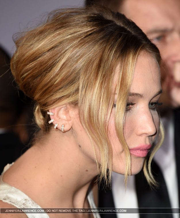November_17_-__Mockingjay_Part_1__Premiere_in_Los_Angeles_2811129~0.jpg