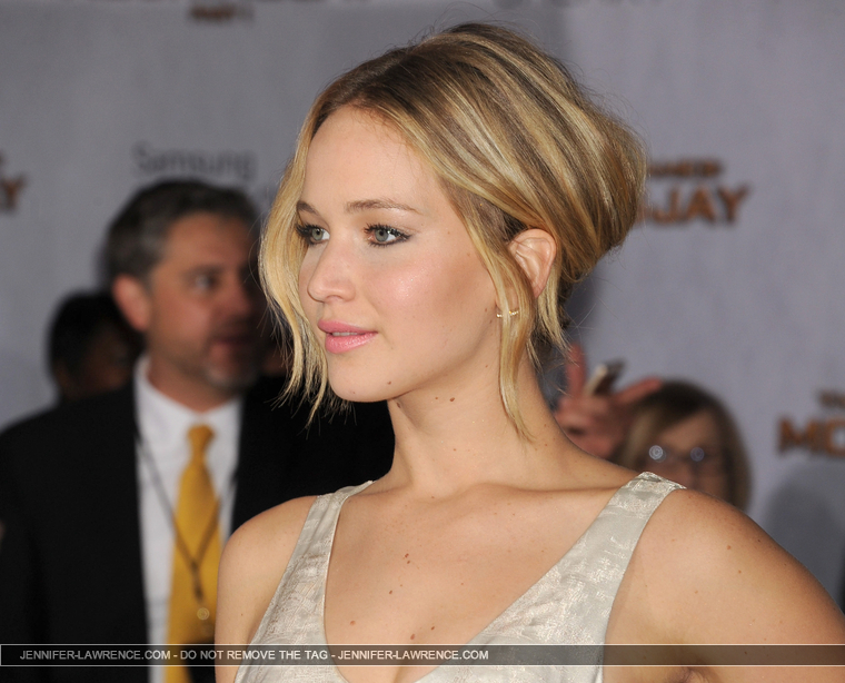 November_17_-__Mockingjay_Part_1__Premiere_in_Los_Angeles_2812029~0.jpg
