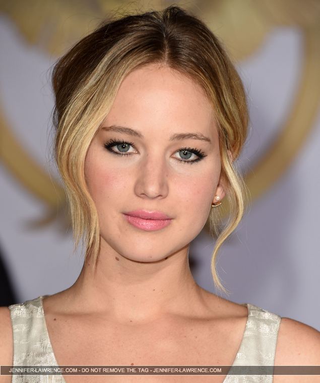 November_17_-__Mockingjay_Part_1__Premiere_in_Los_Angeles_2813329.jpg