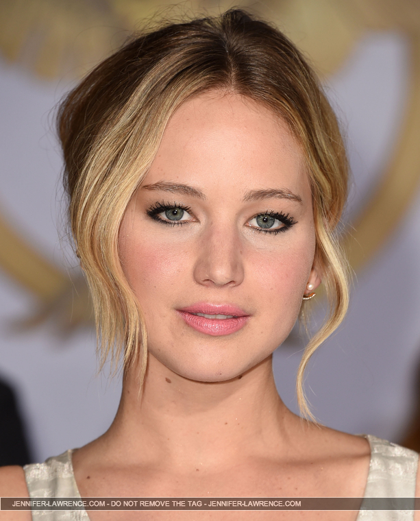 November_17_-__Mockingjay_Part_1__Premiere_in_Los_Angeles_2813429.jpg