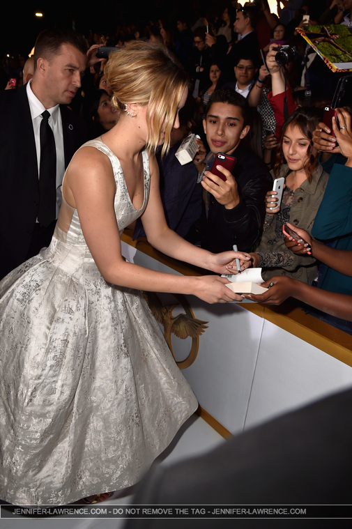 November_17_-__Mockingjay_Part_1__Premiere_in_Los_Angeles_2814129~0.jpg