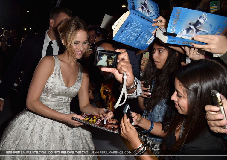 November_17_-__Mockingjay_Part_1__Premiere_in_Los_Angeles_2814329~0.jpg