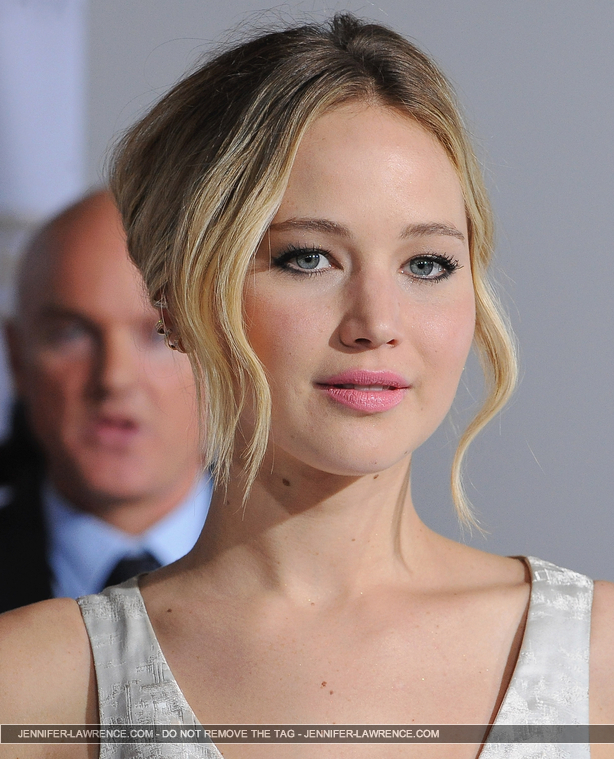 November_17_-__Mockingjay_Part_1__Premiere_in_Los_Angeles_2816829.jpg