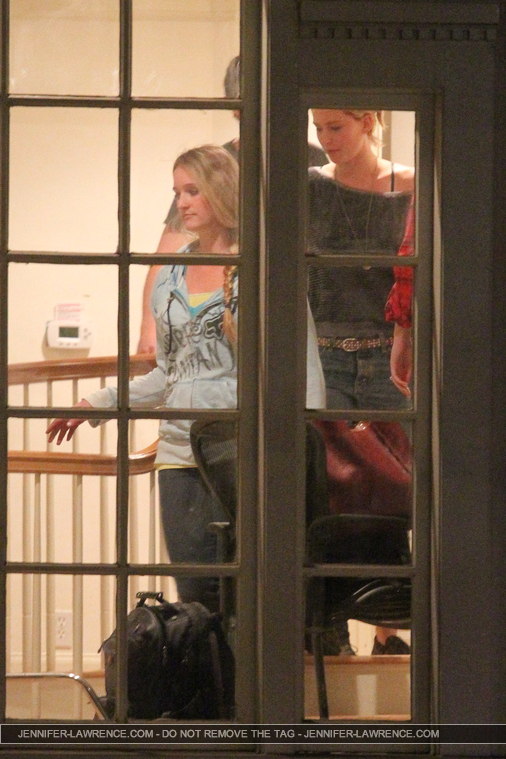November_24_-_Attending_her_acting_class_in_L_A_28729.jpg