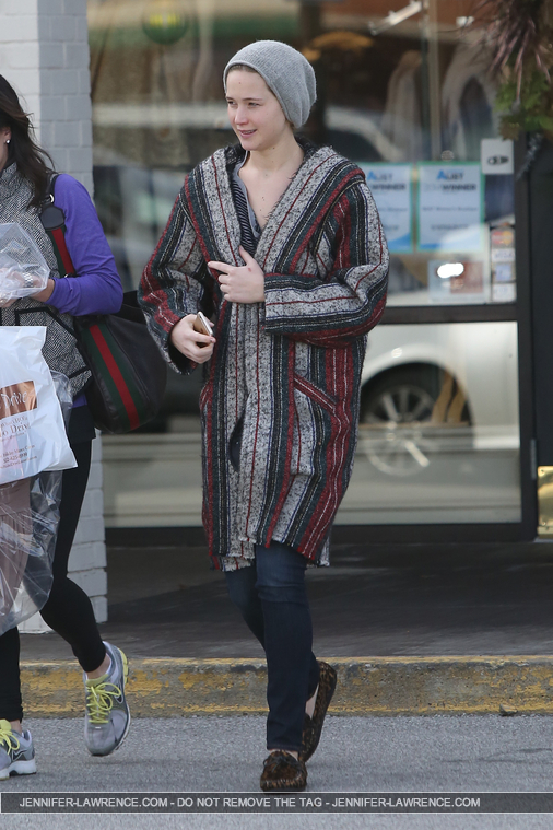 November_28_-_Leaving__Rodeo_Drive__Boutique_in_Louisville_281429.jpg