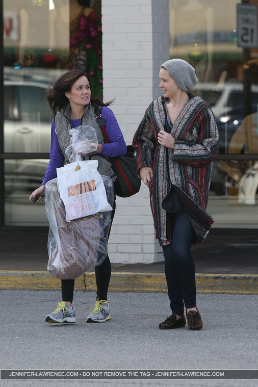 November_28_-_Leaving__Rodeo_Drive__Boutique_in_Louisville_281729.jpg