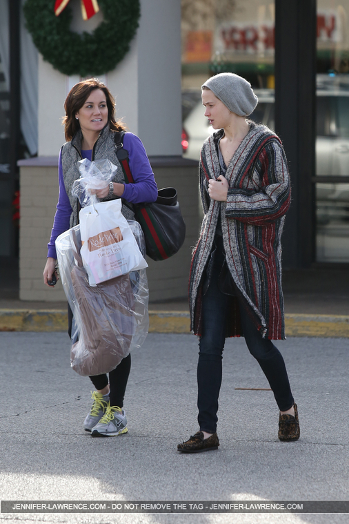 November_28_-_Leaving__Rodeo_Drive__Boutique_in_Louisville_281829.jpg