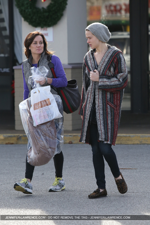 November_28_-_Leaving__Rodeo_Drive__Boutique_in_Louisville_282029.jpg