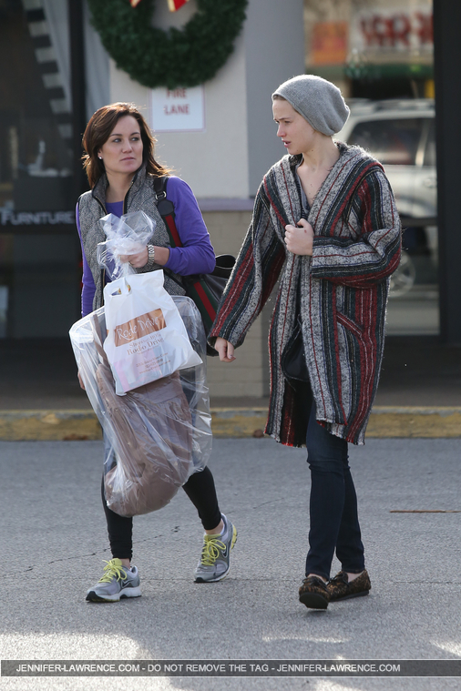 November_28_-_Leaving__Rodeo_Drive__Boutique_in_Louisville_282129.jpg