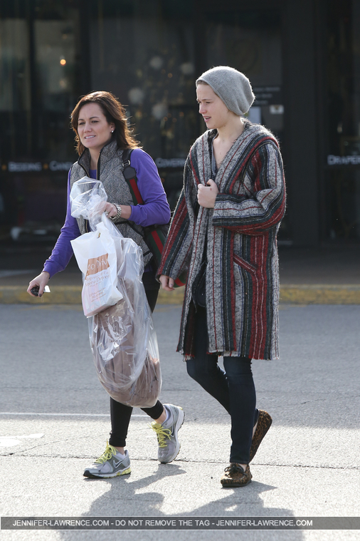 November_28_-_Leaving__Rodeo_Drive__Boutique_in_Louisville_282429.jpg