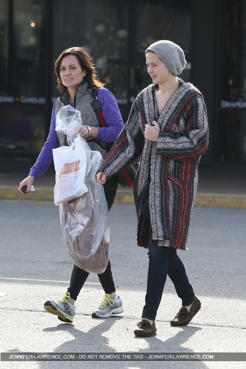 November_28_-_Leaving__Rodeo_Drive__Boutique_in_Louisville_282529.jpg
