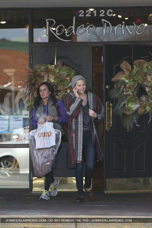 November_28_-_Leaving__Rodeo_Drive__Boutique_in_Louisville_28529.jpg
