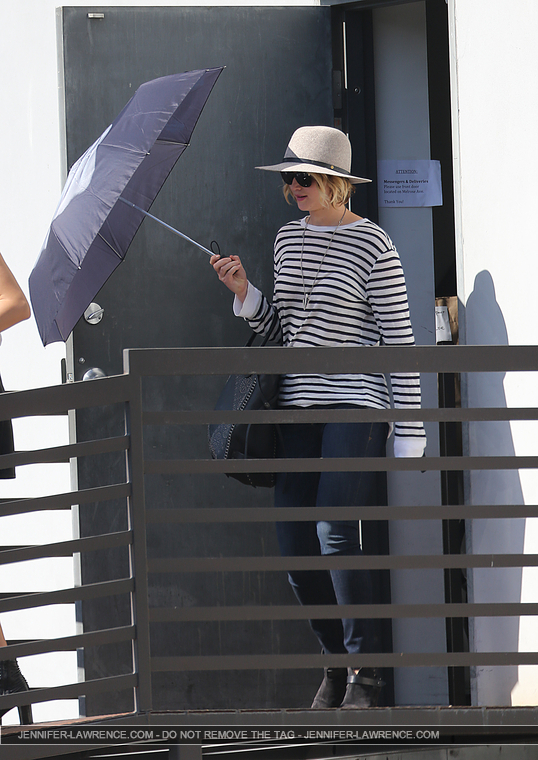 October_24_-_Leaving_a_meeting_in_LA_281329.jpg