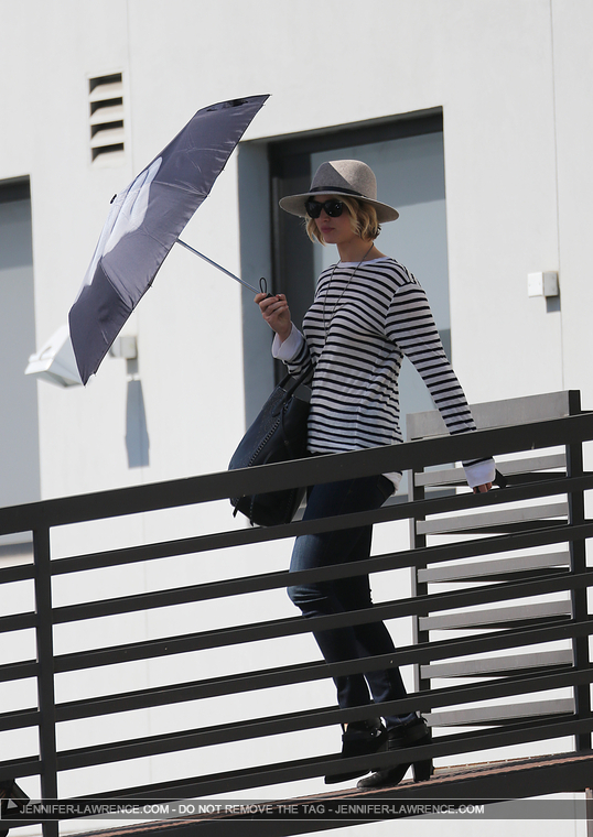 October_24_-_Leaving_a_meeting_in_LA_281629.jpg