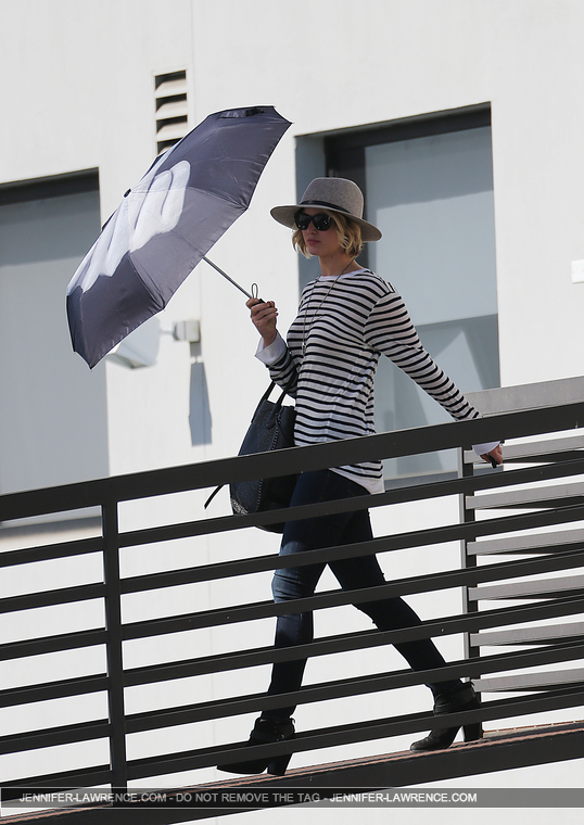 October_24_-_Leaving_a_meeting_in_LA_281729.jpg