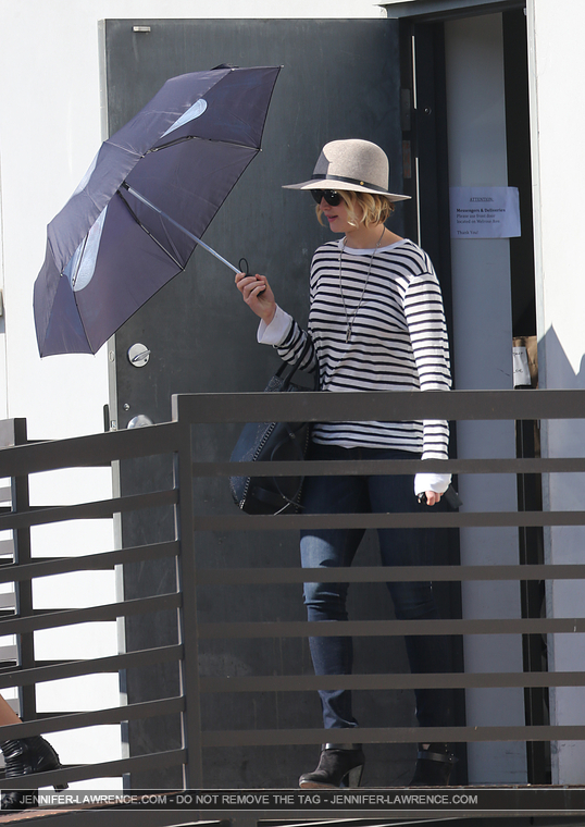October_24_-_Leaving_a_meeting_in_LA_282129.jpg