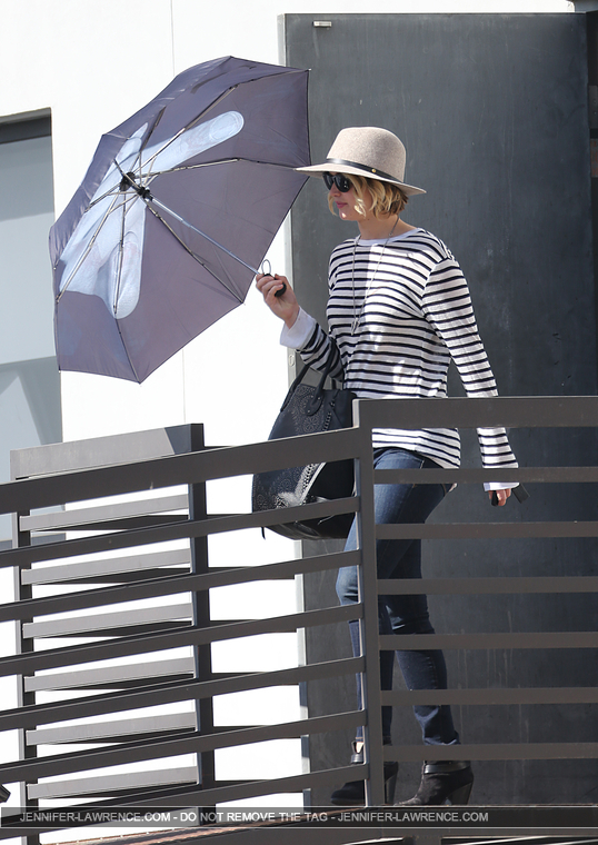 October_24_-_Leaving_a_meeting_in_LA_282429.jpg