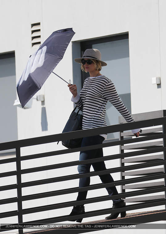 October_24_-_Leaving_a_meeting_in_LA_282929.jpg