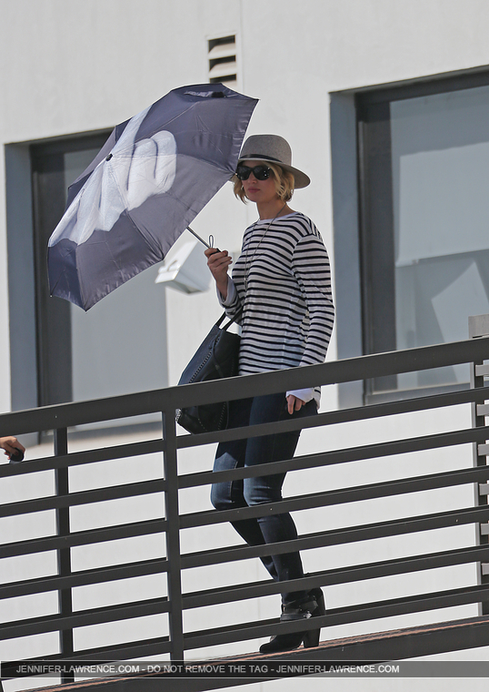 October_24_-_Leaving_a_meeting_in_LA_283129.jpg