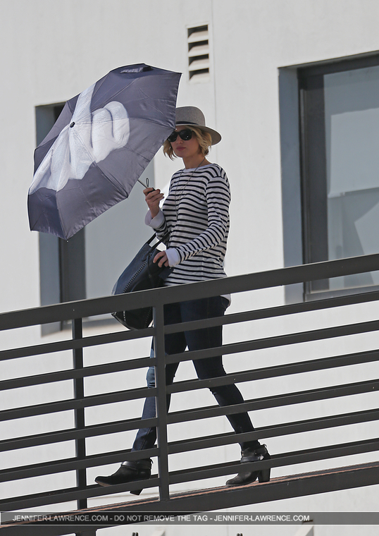 October_24_-_Leaving_a_meeting_in_LA_283329.jpg