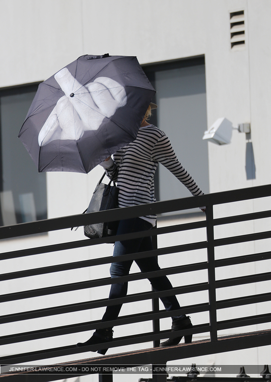 October_24_-_Leaving_a_meeting_in_LA_283429.jpg
