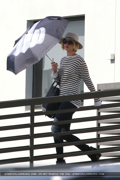 October_24_-_Leaving_a_meeting_in_LA_284929.jpg