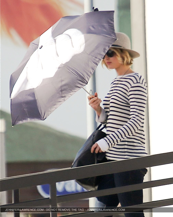 October_24_-_Leaving_a_meeting_in_LA_286729.jpg